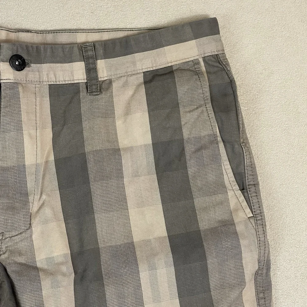 The North Face Shorts Mens 38 Plaid Grey Tan Regular EUC